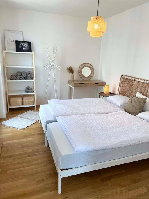 Donaublick Oasis: Stylische Wohnung Виена Екстериор снимка