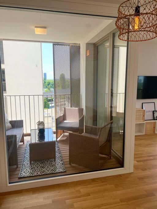 Donaublick Oasis: Stylische Wohnung Виена Екстериор снимка