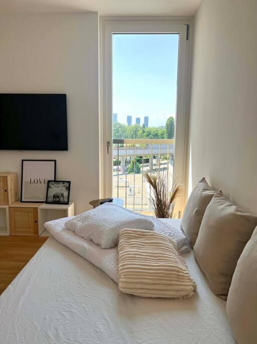 Donaublick Oasis: Stylische Wohnung Виена Екстериор снимка