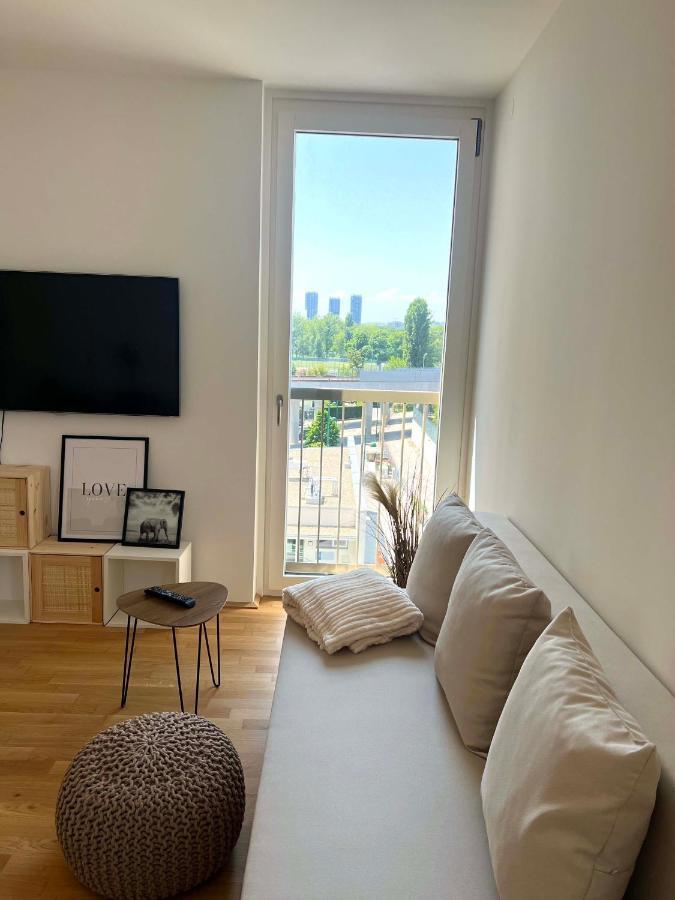 Donaublick Oasis: Stylische Wohnung Виена Екстериор снимка
